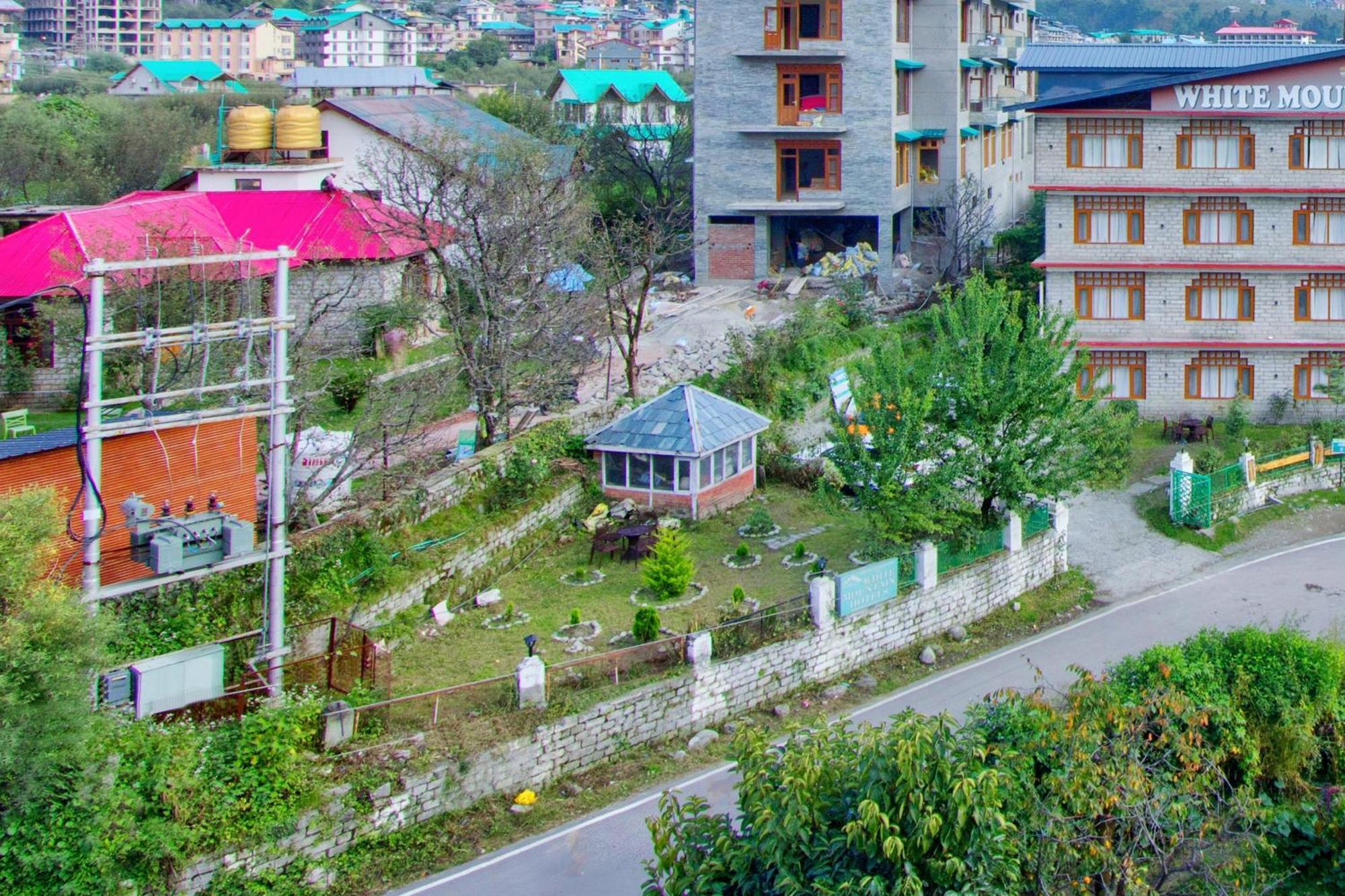 White Mountain Hotel Manali  Bagian luar foto