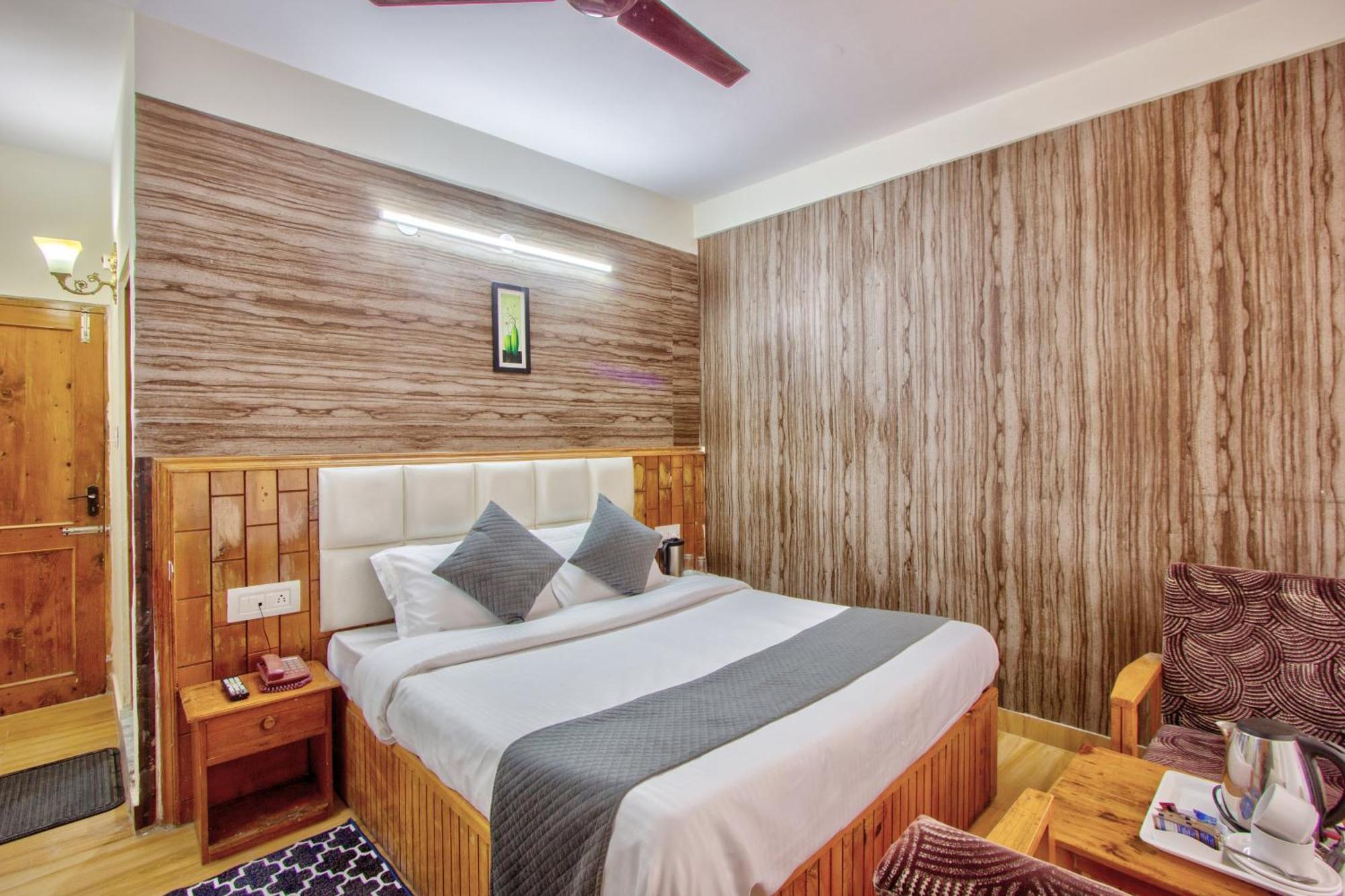 White Mountain Hotel Manali  Bagian luar foto