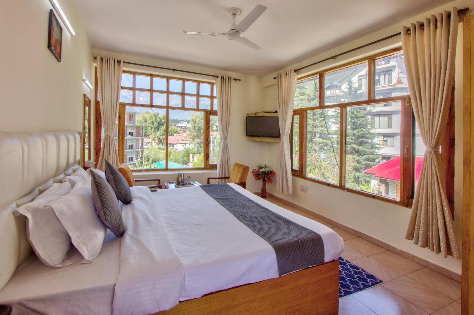 White Mountain Hotel Manali  Bagian luar foto