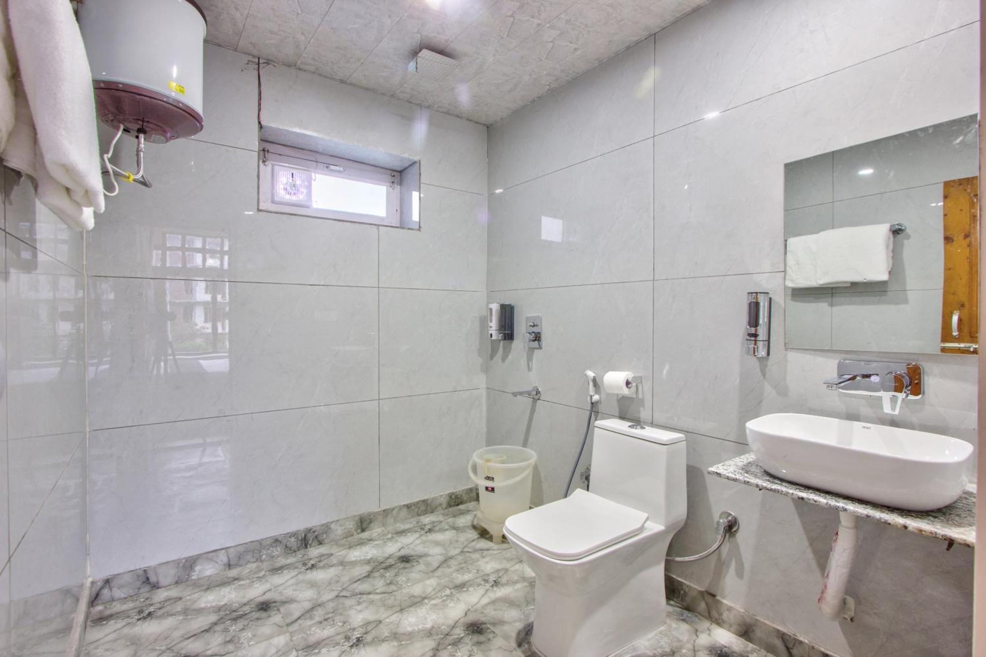 White Mountain Hotel Manali  Bagian luar foto