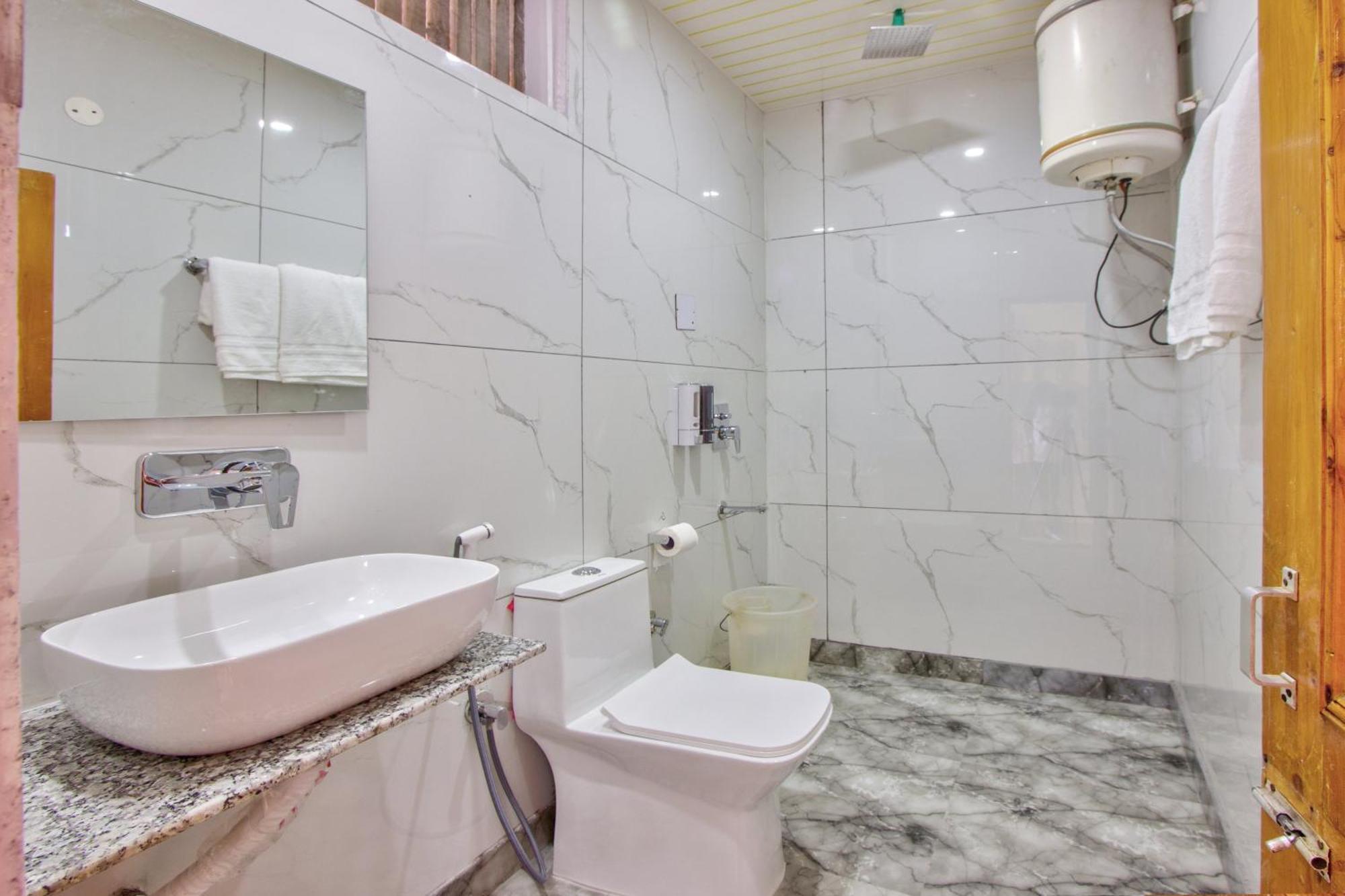 White Mountain Hotel Manali  Bagian luar foto